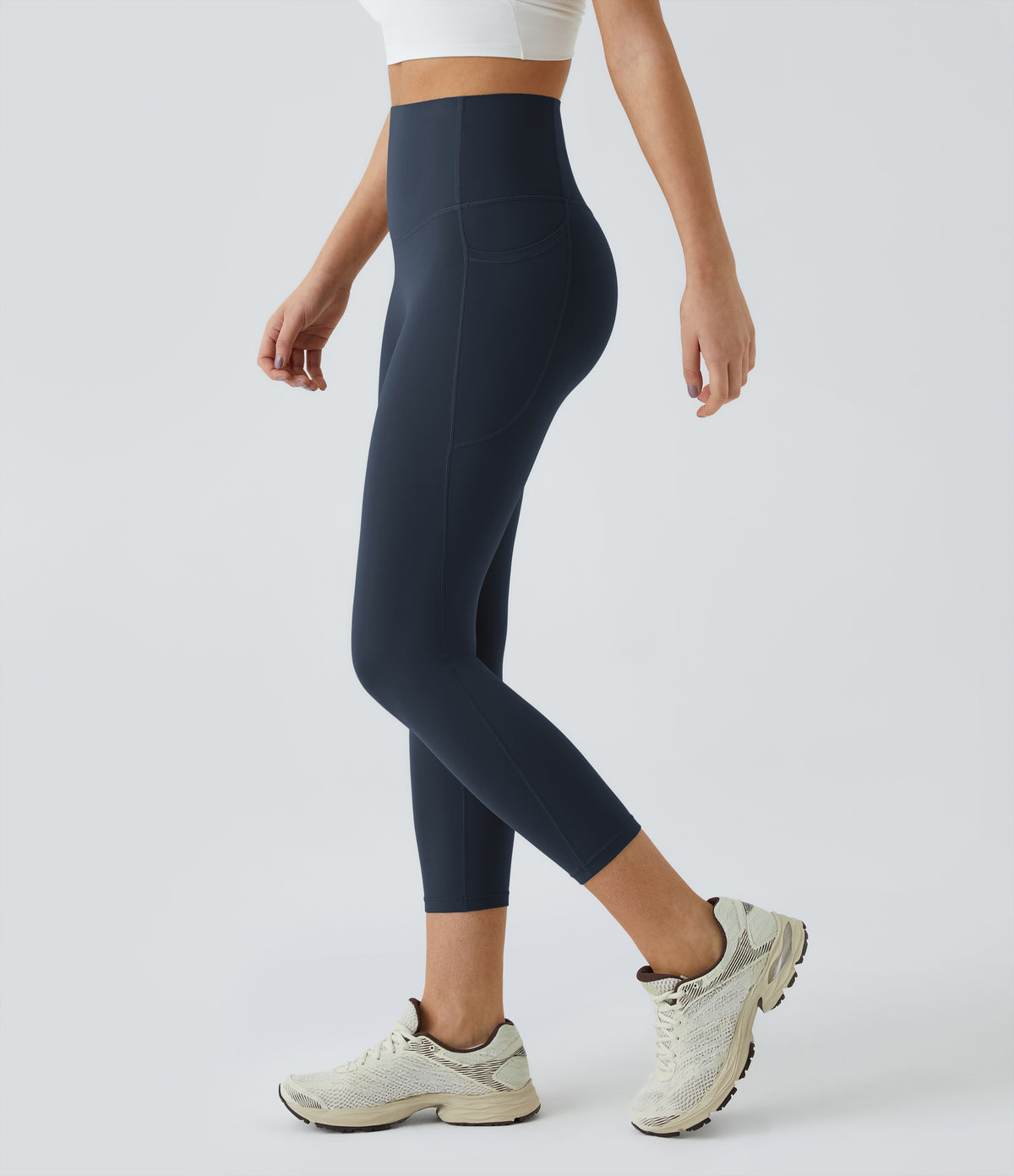 Halara UltraSculpt™ High Waisted Tummy Control Pocket Shaping Training Capri Leggings - Carbon